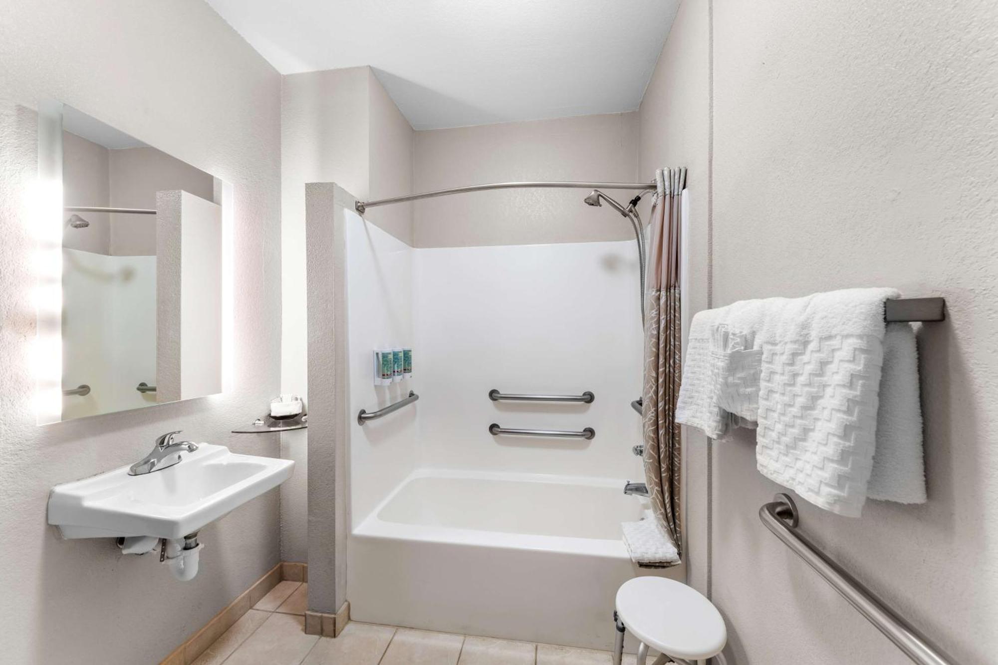 Hotel Express Inn&suites 2*